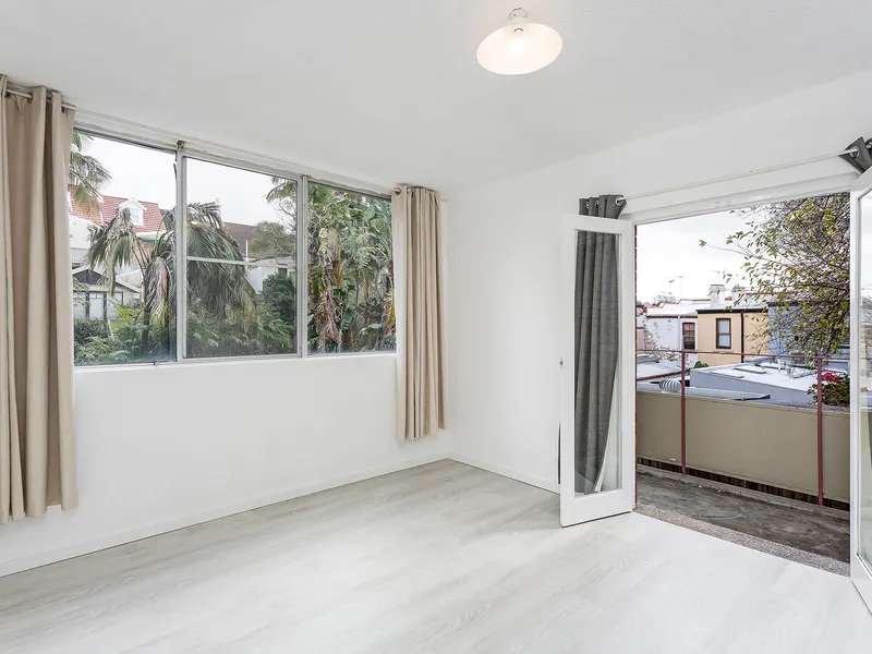 Stunning bright one bedroom unit in heart of Paddington