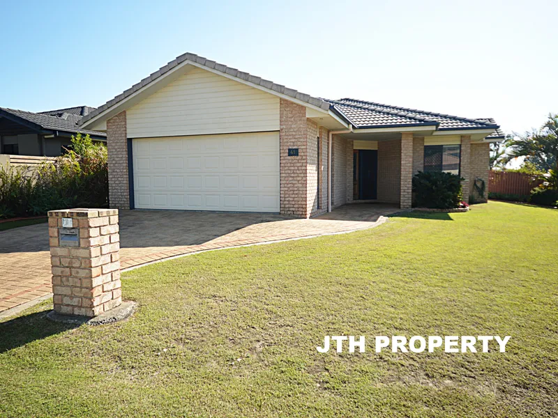 A BEAUTIFULLY PRESENTED HOME IN GREAT LOCATION!