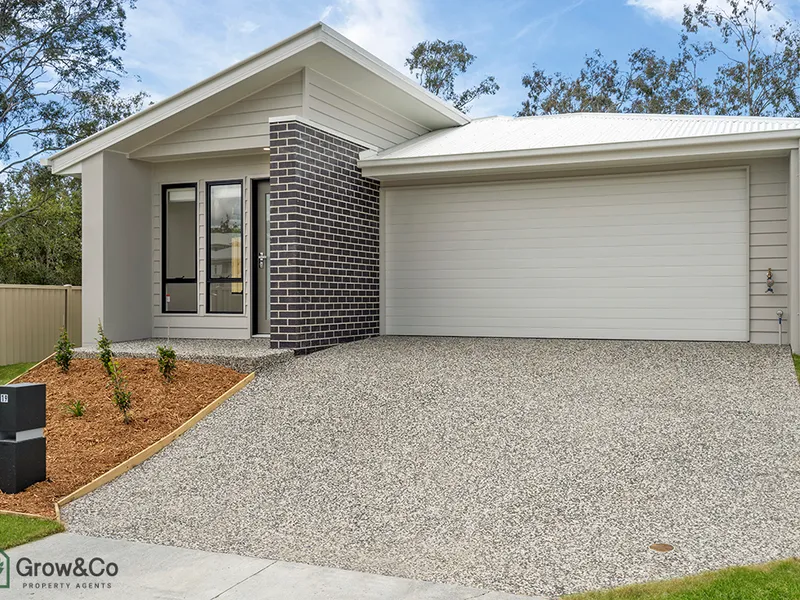 BRAND NEW 4BED HOME WITH LARGE FULLY FENCED BACKYARD