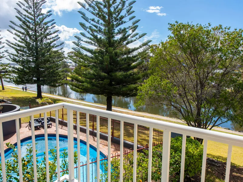 Fresh Townhouse Walk To CBD