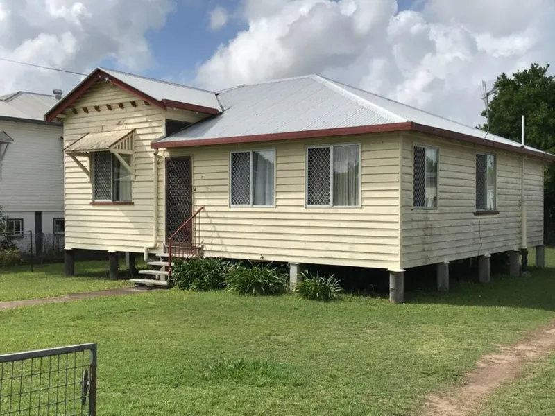 3 bedroom close to town