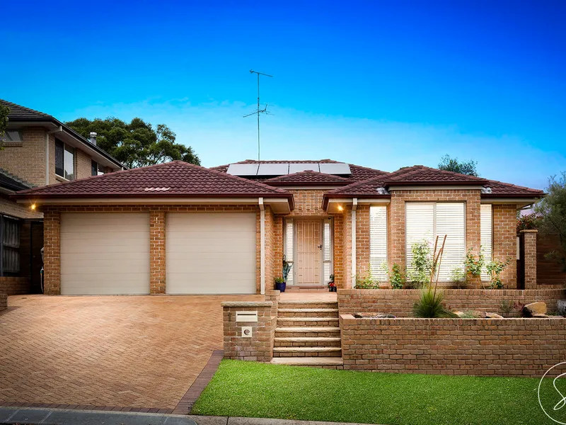 IMMACULATE AND SPACIOUS SINGLE LEVEL HOME, AN EXCEPTIONAL OPPORTUNITY IN THE HEART OF KELLYVILLE!