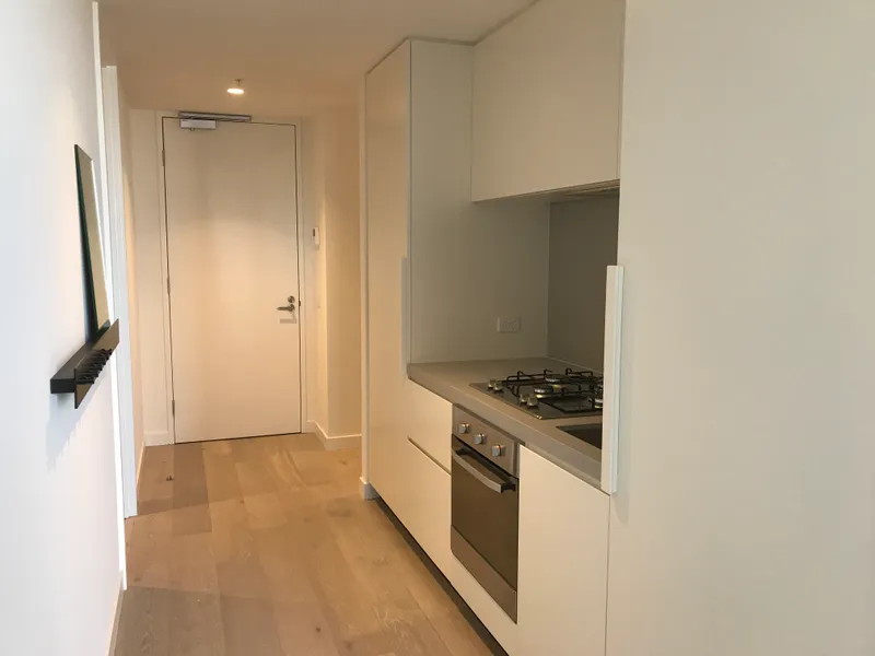 ONE BEDROOM APARTMENT THAT OFFERS FANTASTIC LOCATION AND VIEWS!
