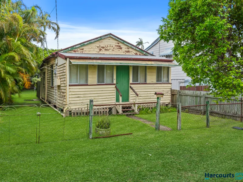 KNOCK DOWN REBUILD OPPORTUNITY CLOSE TO WATER!!!