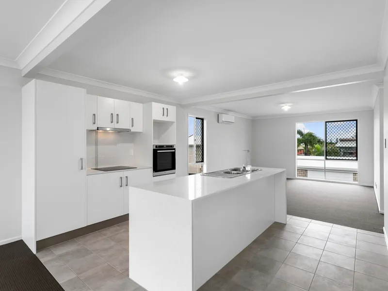 Water views - Brand new home