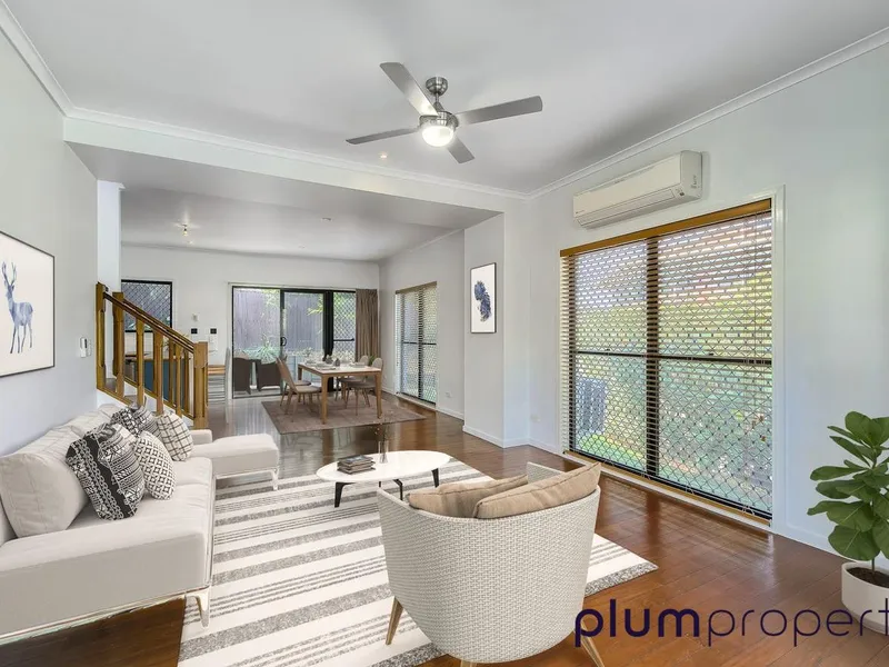 Spacious and private Taringa townhouse in convenient location!