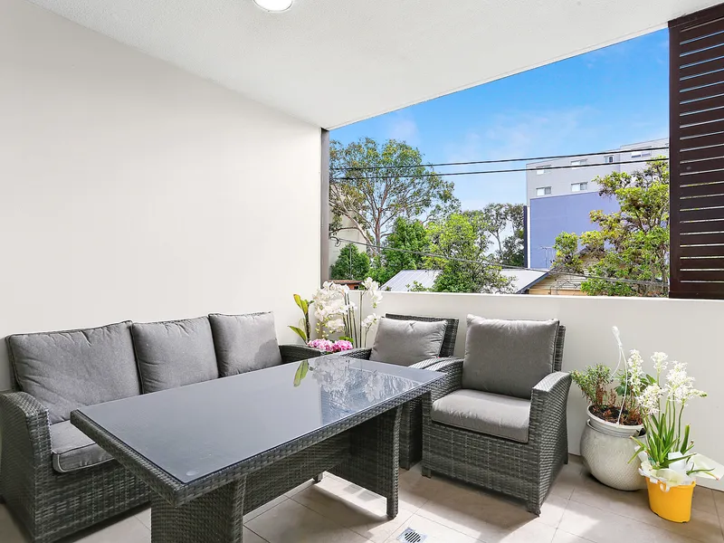 Near New Designer Apartment in Highly Desired Lifestyle Location