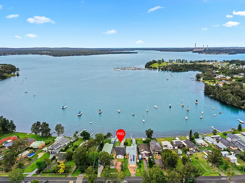 1100m2 - Absolute Waterfront Opposite Trinity Point Marina