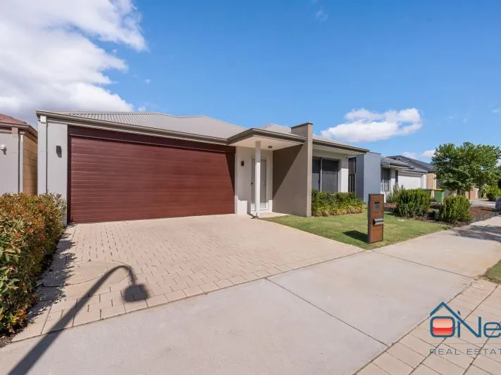 IMMACULATE FAMILY HOME WITH SOLAR PANELS AND ALARM!