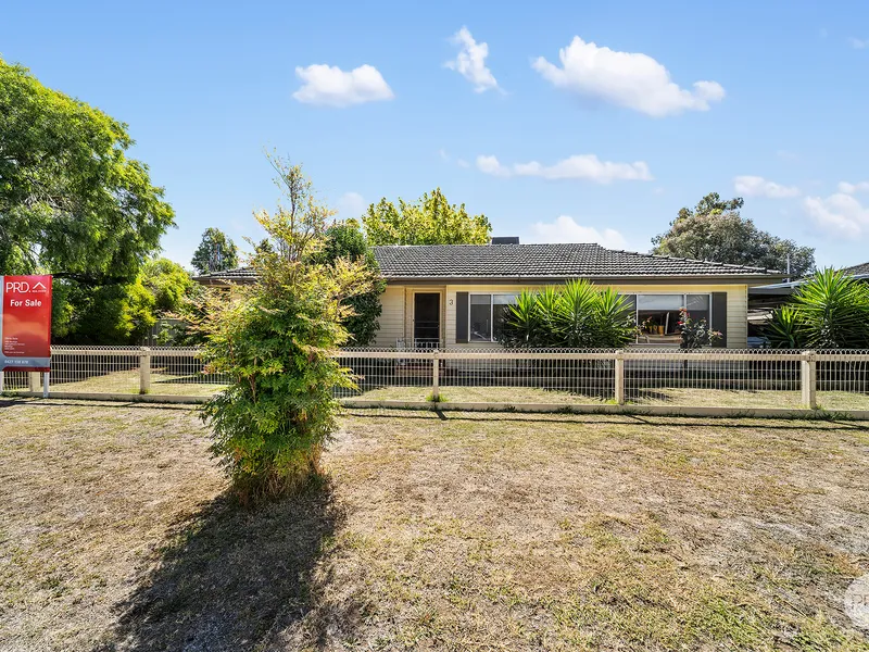 Neat And Tidy 3 Bedroom Home, Minutes From the CBD