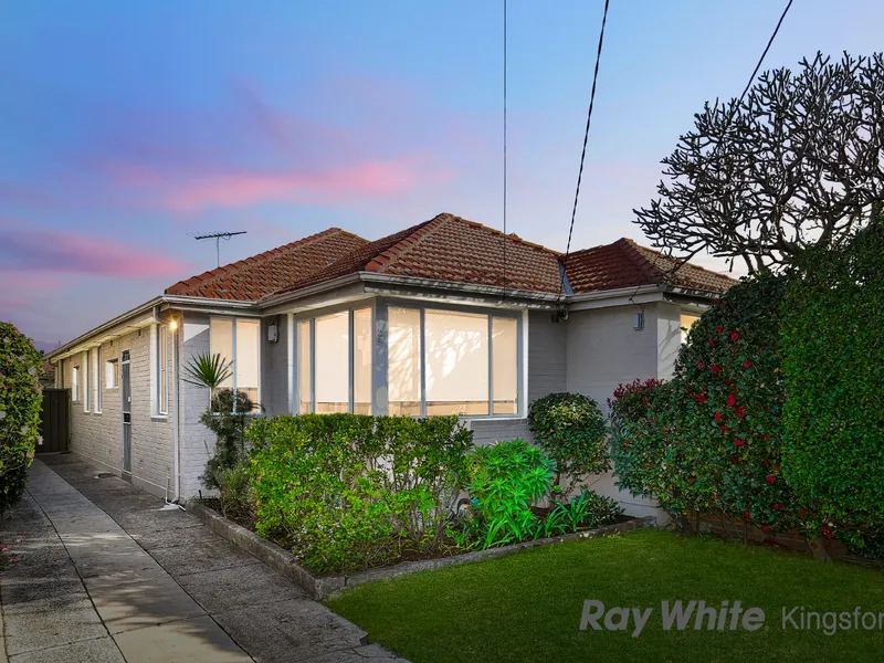 Stylish Semi Detached Residence - 367sqm Land