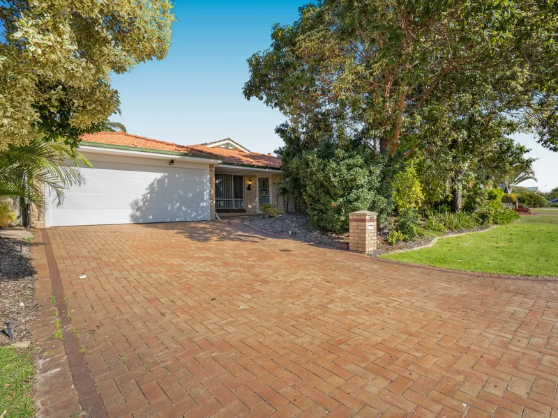 WELL MAINTAINED HOME ON LARGE BLOCK!