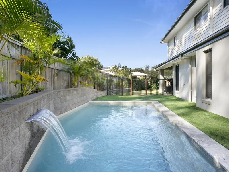 Family home with a pool for summer!