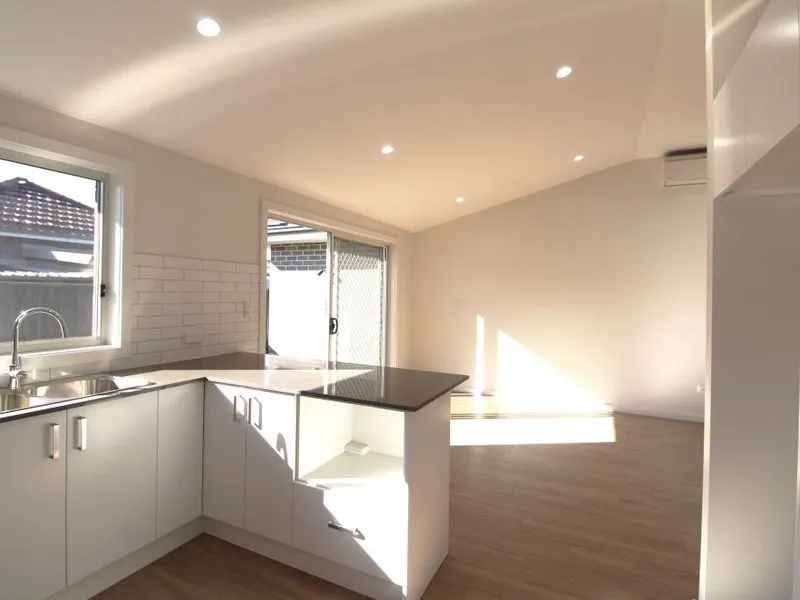 2 Bedroom 2 Bathroom Flat with Storeroom and Front Courtyard