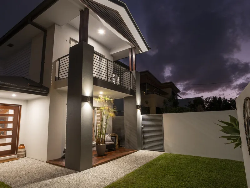 Live in Luxury in the Best Street in Burleigh