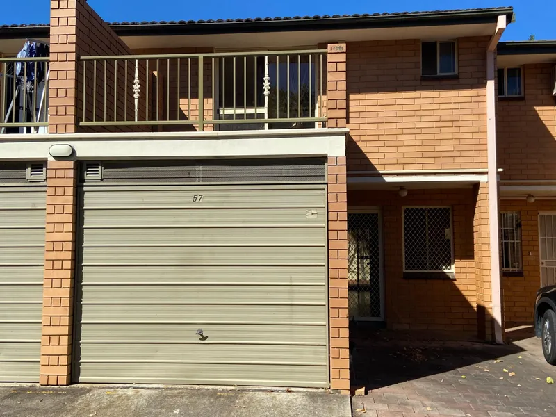 3 Bedrooms! 2 Bathrooms! Two Split System Air Conditioners! Perfect school catchment!