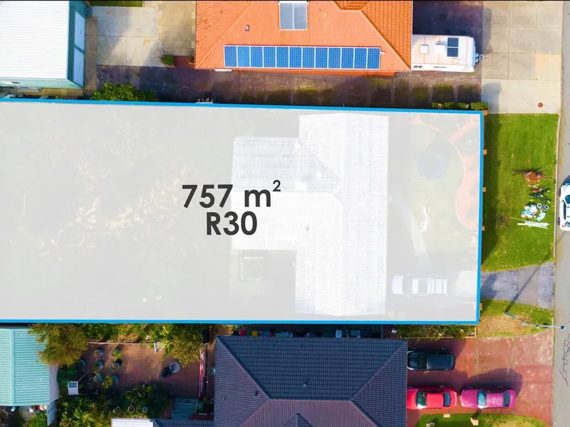 Retain & Subdivide (STCA) in 5 Star Location!