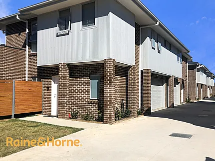 MODERN THREE BEDROOM TOWNHOUSE- LARGEST BACKYARD WITHIN THE COMPLEX