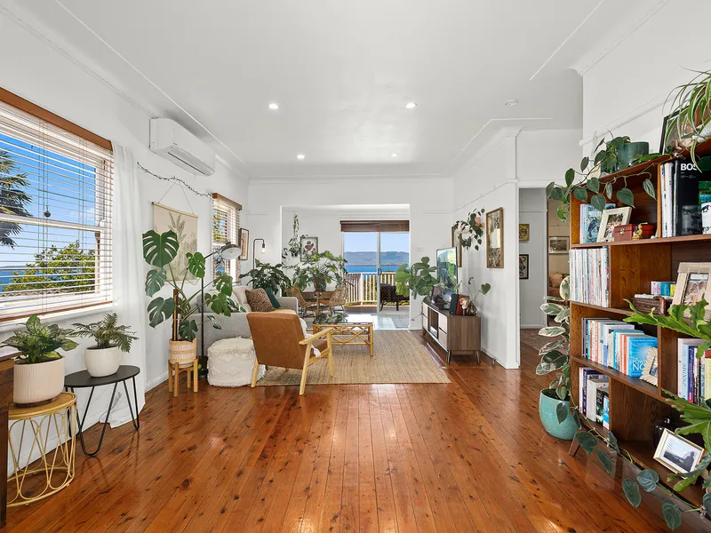 Modernised Cottage with Incredible Lake Views