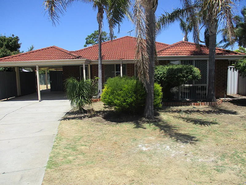 FAMILY 4 X 2 ON A FAMILY SIZED BLOCK OFFERING SO MUCH !!! LIGHT Bright & Freshly Upgraded