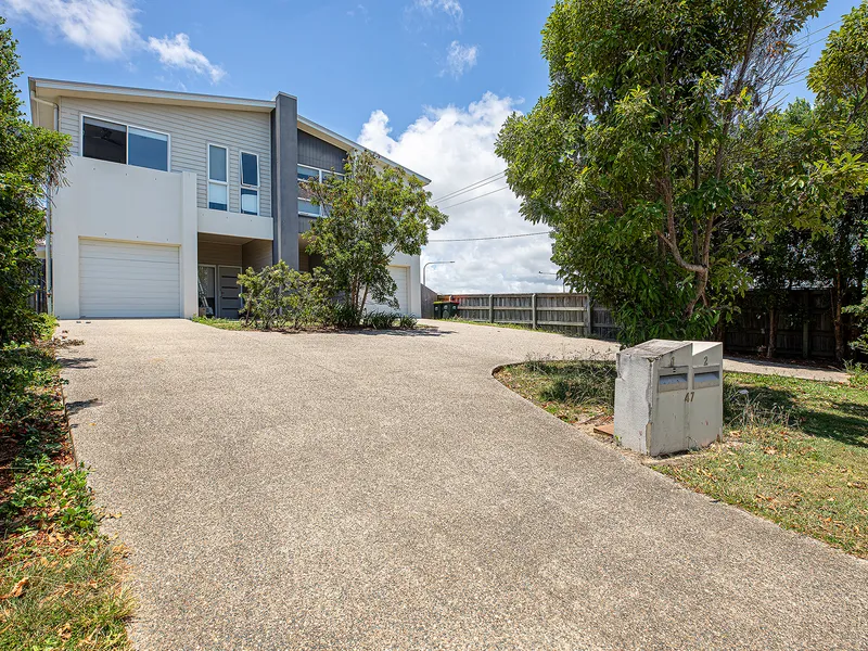Duplex Townhouse, An Investors Dream!