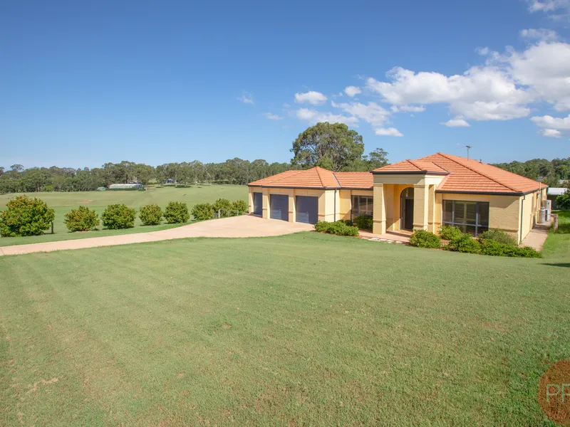 1.24HA (3 acres) - QUALITY RESIDENCE