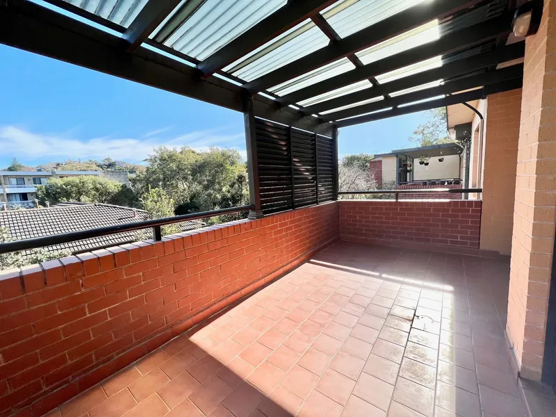 Oversized Entertaining Terrace!