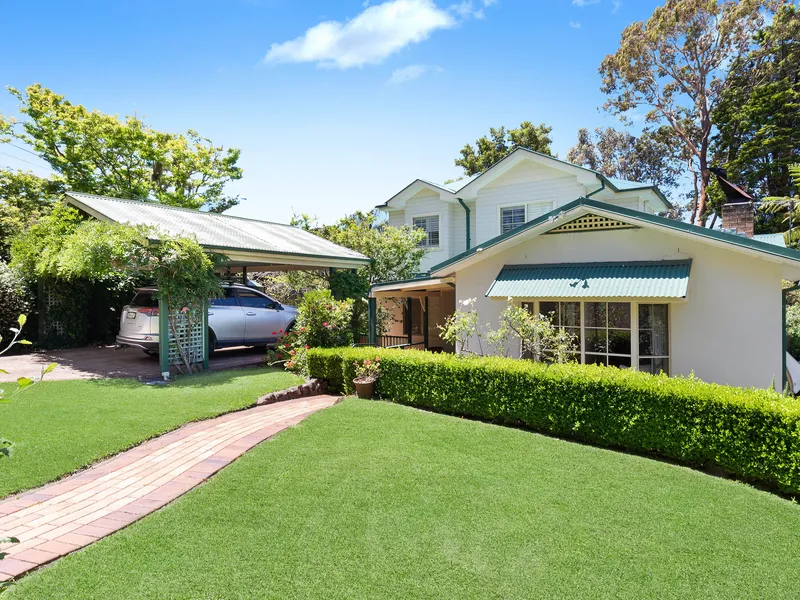 Five bedroom family home in sought after location. Pool & garden maintenance included