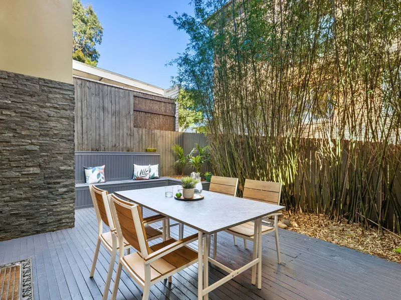 Family Sized Terrace-Style Townhome In A Leafy Parkside Setting With Double Security Parking