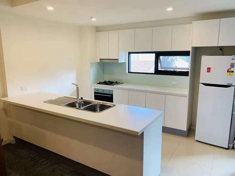 Fully furnished 3 bedrooms apartment Great Location, private inspection anytime
