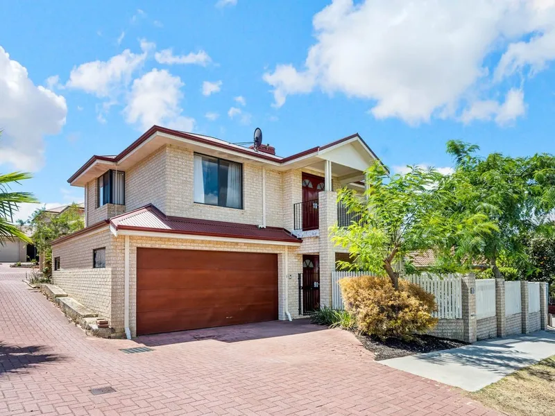 Large 3x2 Townhouse in Perfect Location!