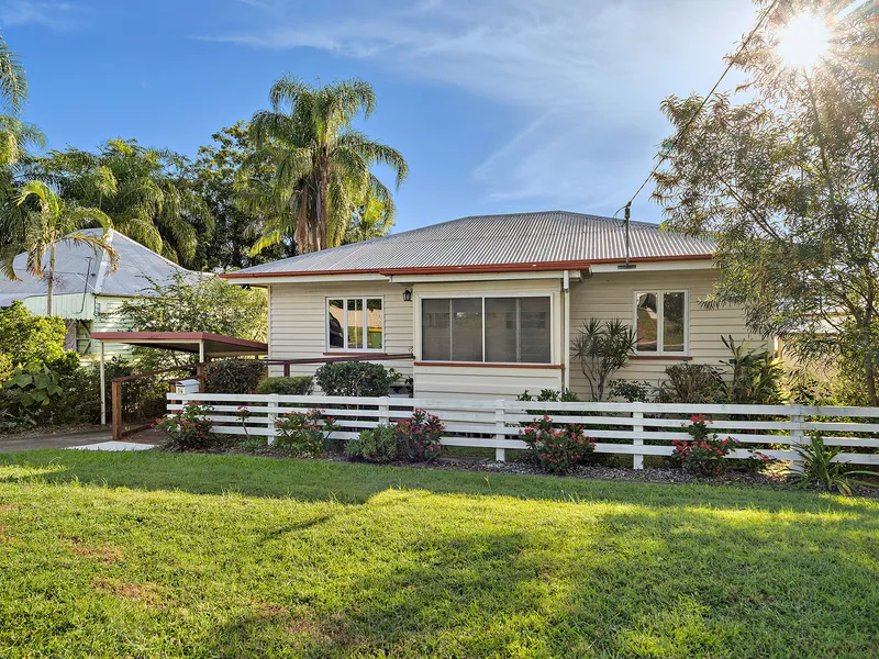 CIRCA 1959 ONE-OWNER HOME MINUTES FROM IPSWICH CBD - RIPE FOR RENOVATION!
