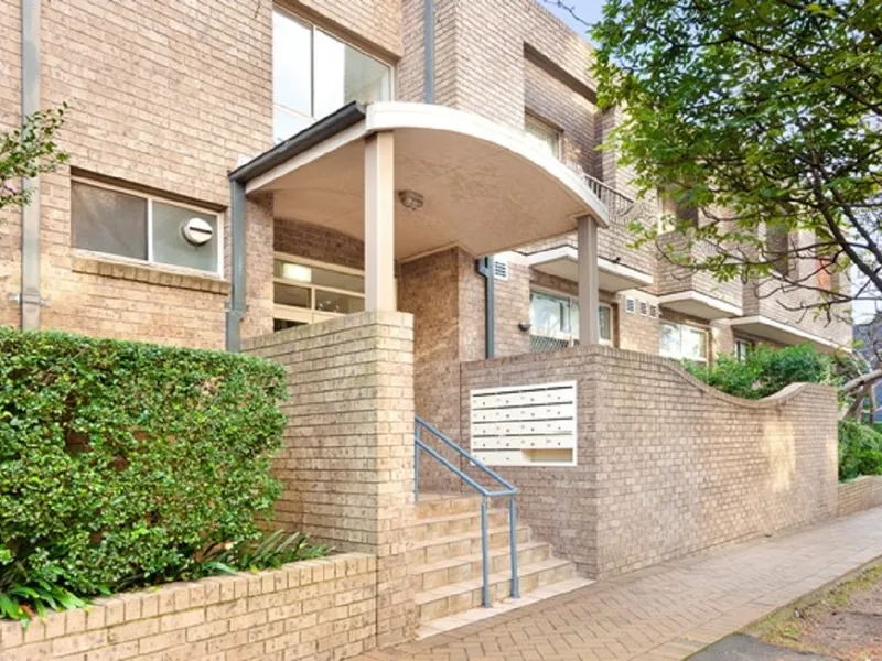 LOFT STYLE UNIT IN THE HEART OF CHATSWOOD