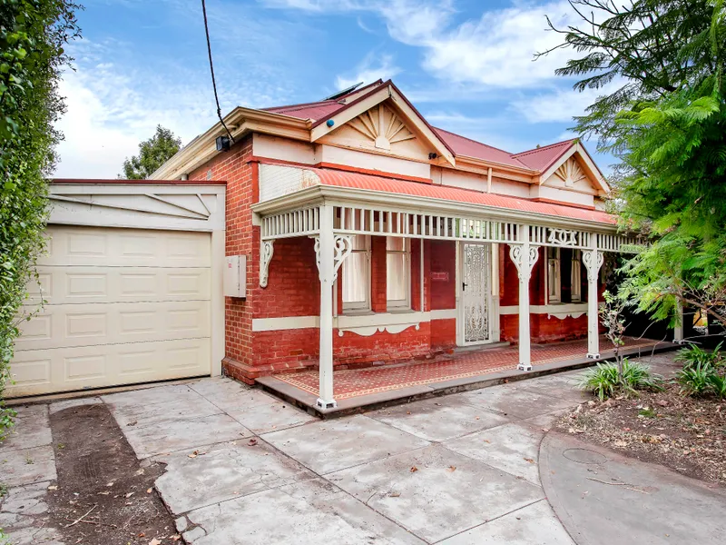 Character Charm & Versatility Moments from the City