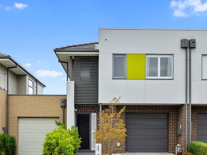 Luxurious, Stylish and Fantastically Located!