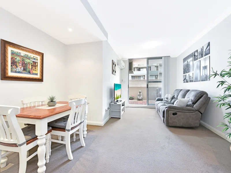 Split-level apartment boasts immersive in/outdoor design