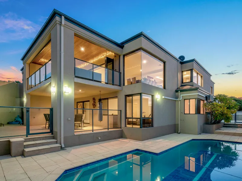 OSWALD HOME WITH STUNNING VIEWS!
