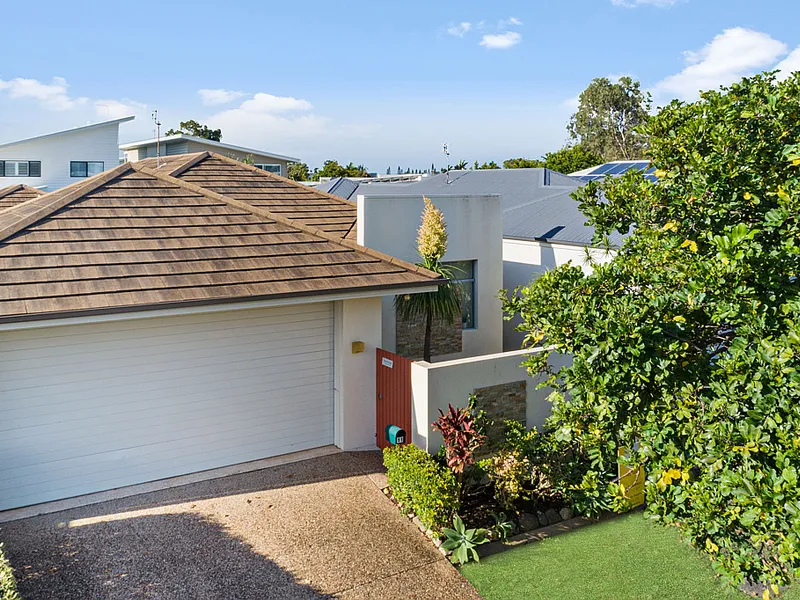 Lowset, Lakeside Lifestyle