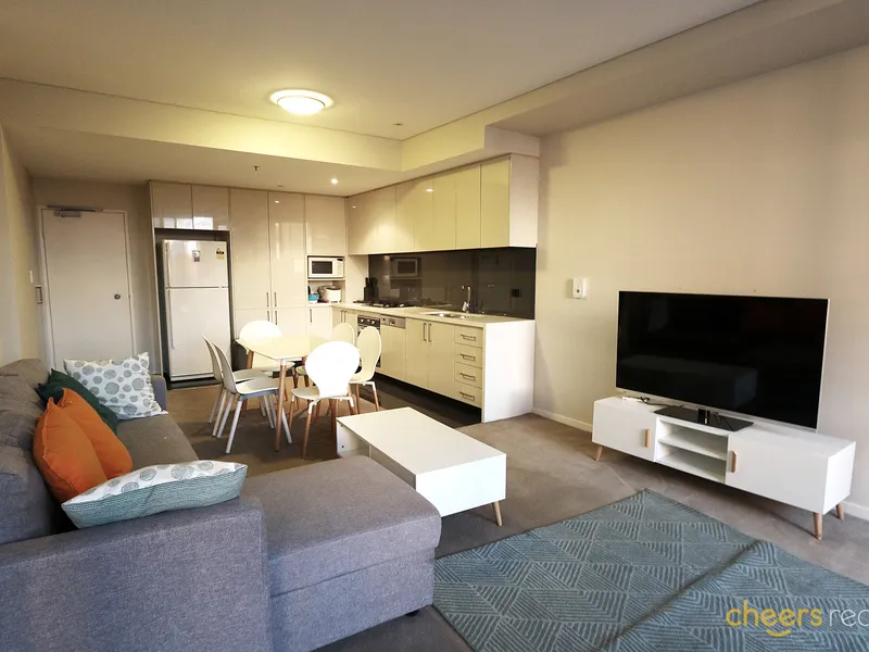 Gorgeous Fully Furnished 2 Bedrooms Apartment at Zetland! Parks, golf courses and UNSW close-by!  AVAILBLE NOW!