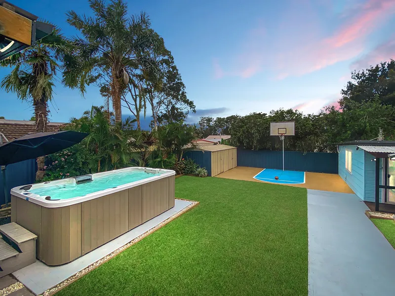 Large renovated family home with sleepout 