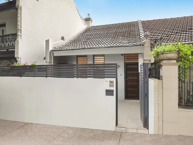 Welcoming Family Home of Modern Comfort, Flexibility and Ultra-Convenience in a Wide Tree-Lined Cul-De-Sac