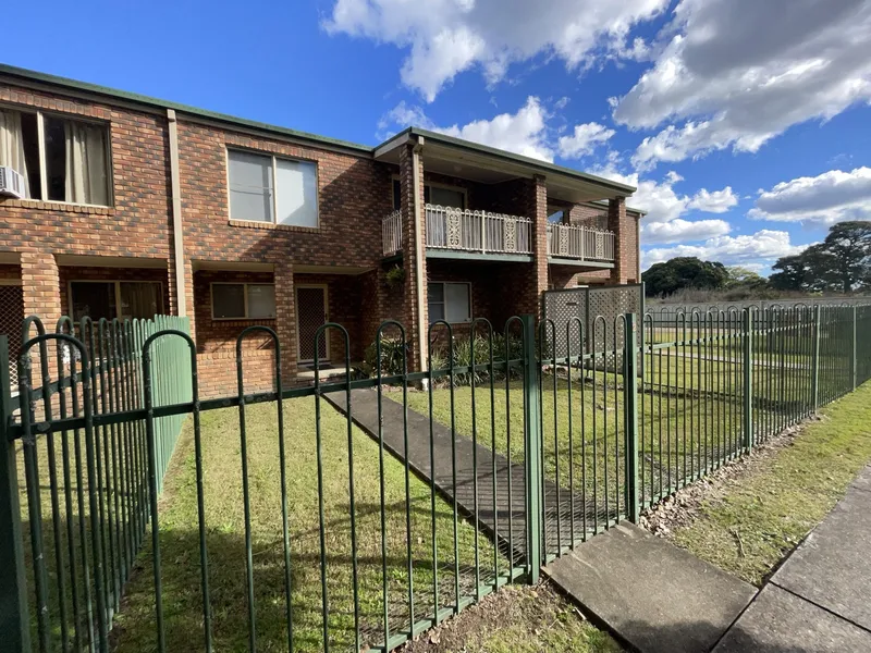 RENOVATED TOWNHOUSE WALKING DISTANCE TO EVERYTHING