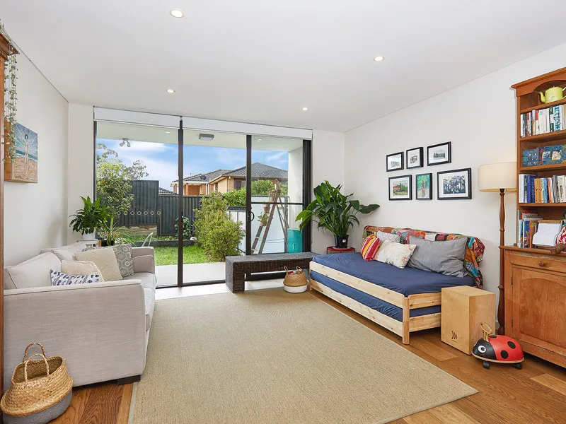 Modern ground floor apartment in riverside locale (192sqm)