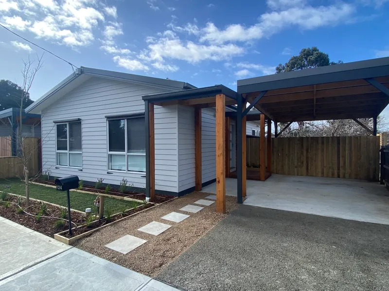 IMMACULATELY PRESENTED X2 BEDROOM HOME