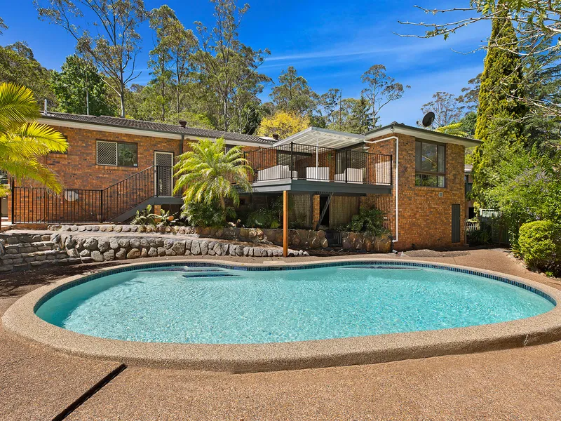 Sunny, Single Level Entertainer