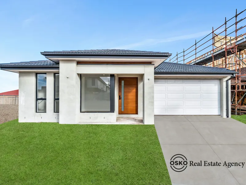 Stunning Modern Family Home at 9 Teak Road, Truganina