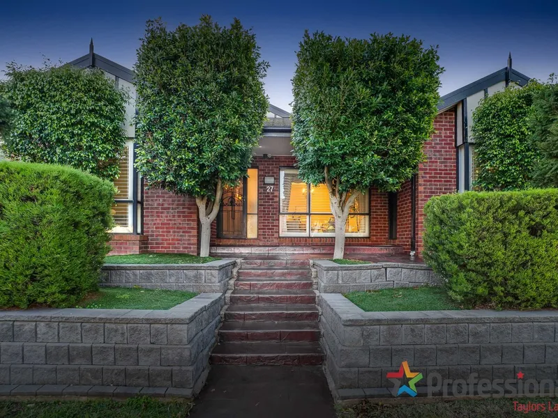 Charming 4 + Study Gem with Separate Studio Set on a Large Block!