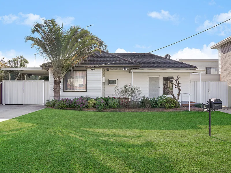 RARE 910m² R3 Zoned BLOCK!