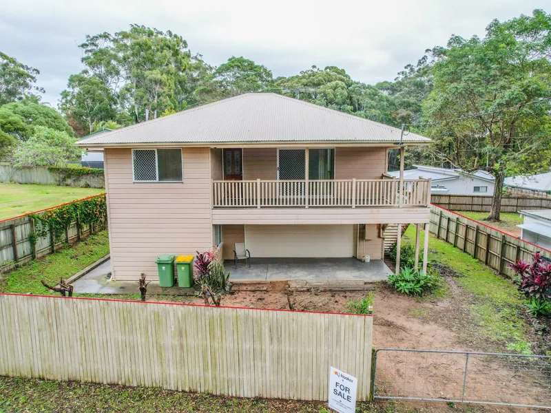 Duel living Potential, Close To Local Bowls Club (2x Car Garage)