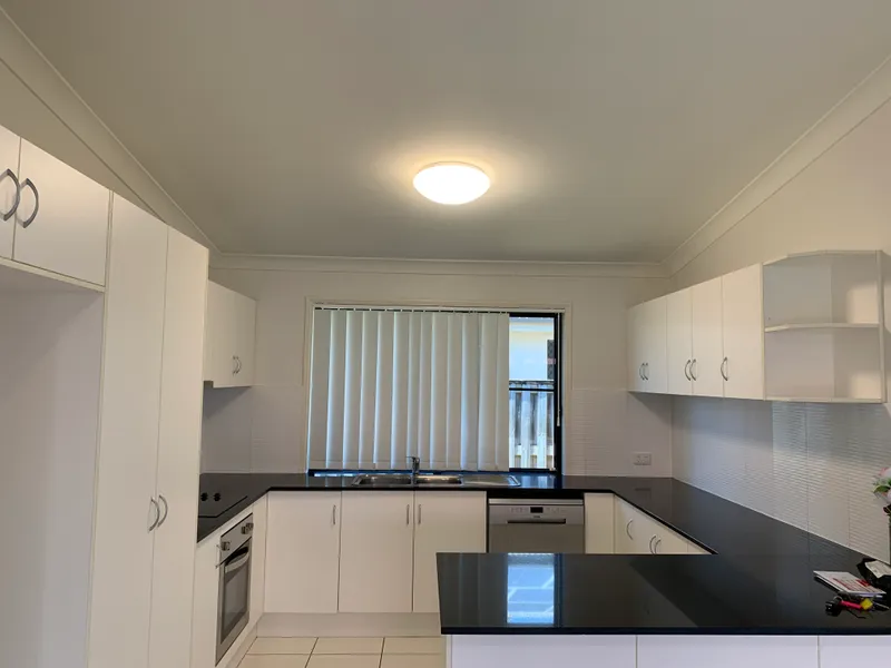 LARGE FAMILY HOME CLOSE TO BEACH